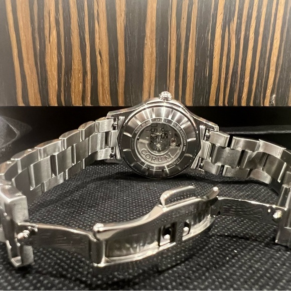 Corum Admiral Legend 32 Women's - Picture 11 of 11